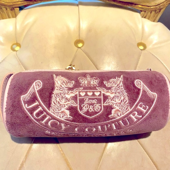 Juicy Couture Handbags - ⭐️🧃☂️👑Juicy Couture Velour Barrel Bag